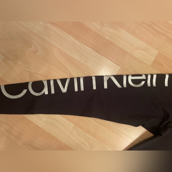 NEW Women’s Calvin Klein Leggings - Picture 3 of 6